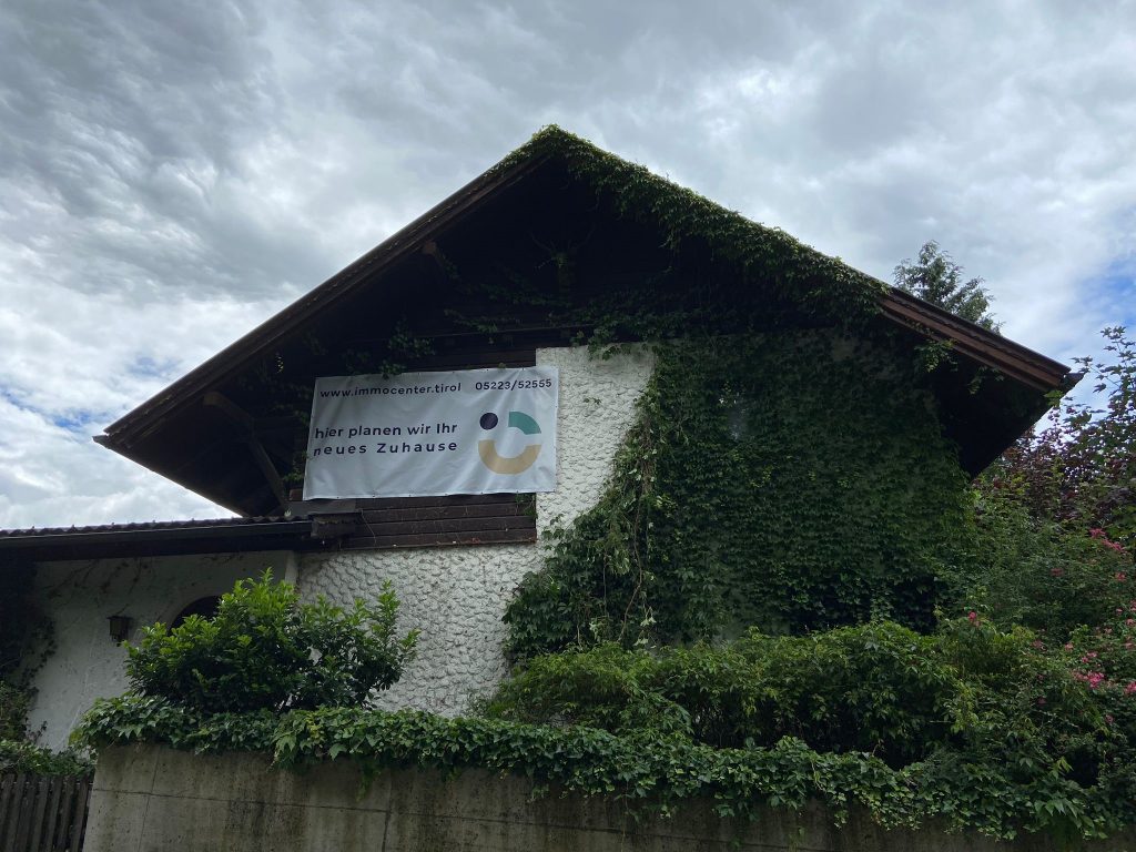 Haus_mit_Plakat